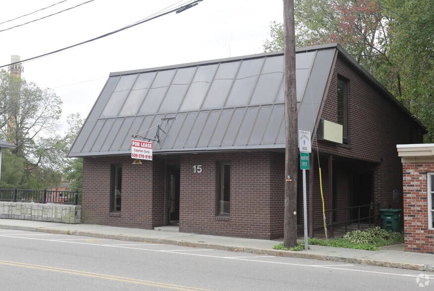 15 Mendon St, Uxbridge, MA à vendre - Photo principale - Image 1 de 4