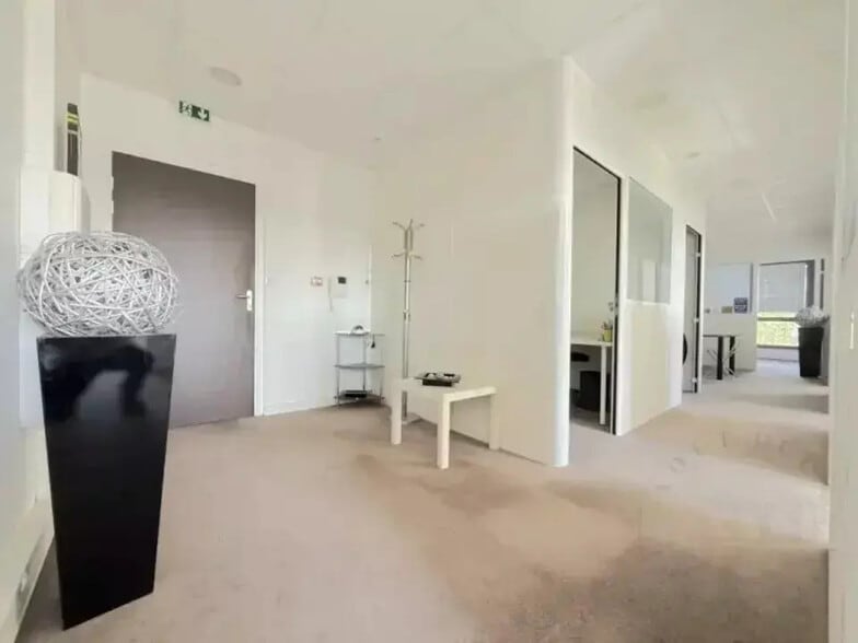 Office in Francheville for sale - Building Photo - Image 3 of 14