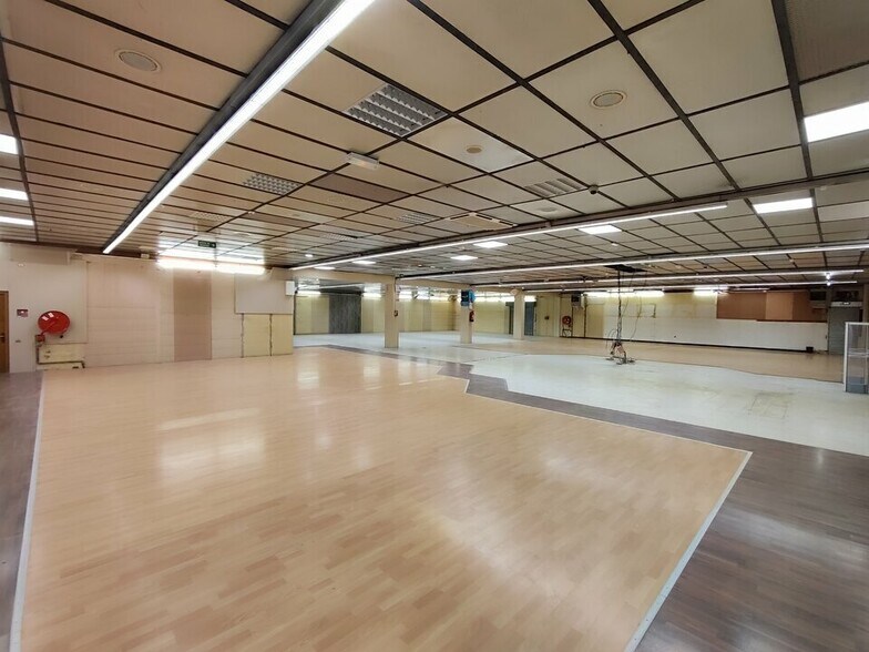 Commerce de détail dans Bourgoin-Jallieu à vendre - Photo du bâtiment - Image 3 de 10