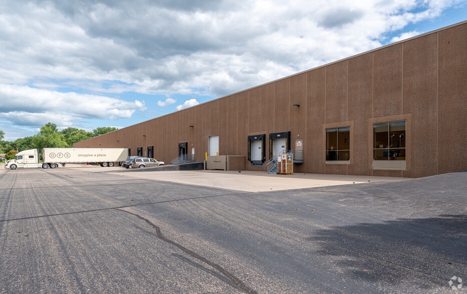 3787 95th Ave NE, Blaine, MN à louer - Photo du bâtiment - Image 3 de 9