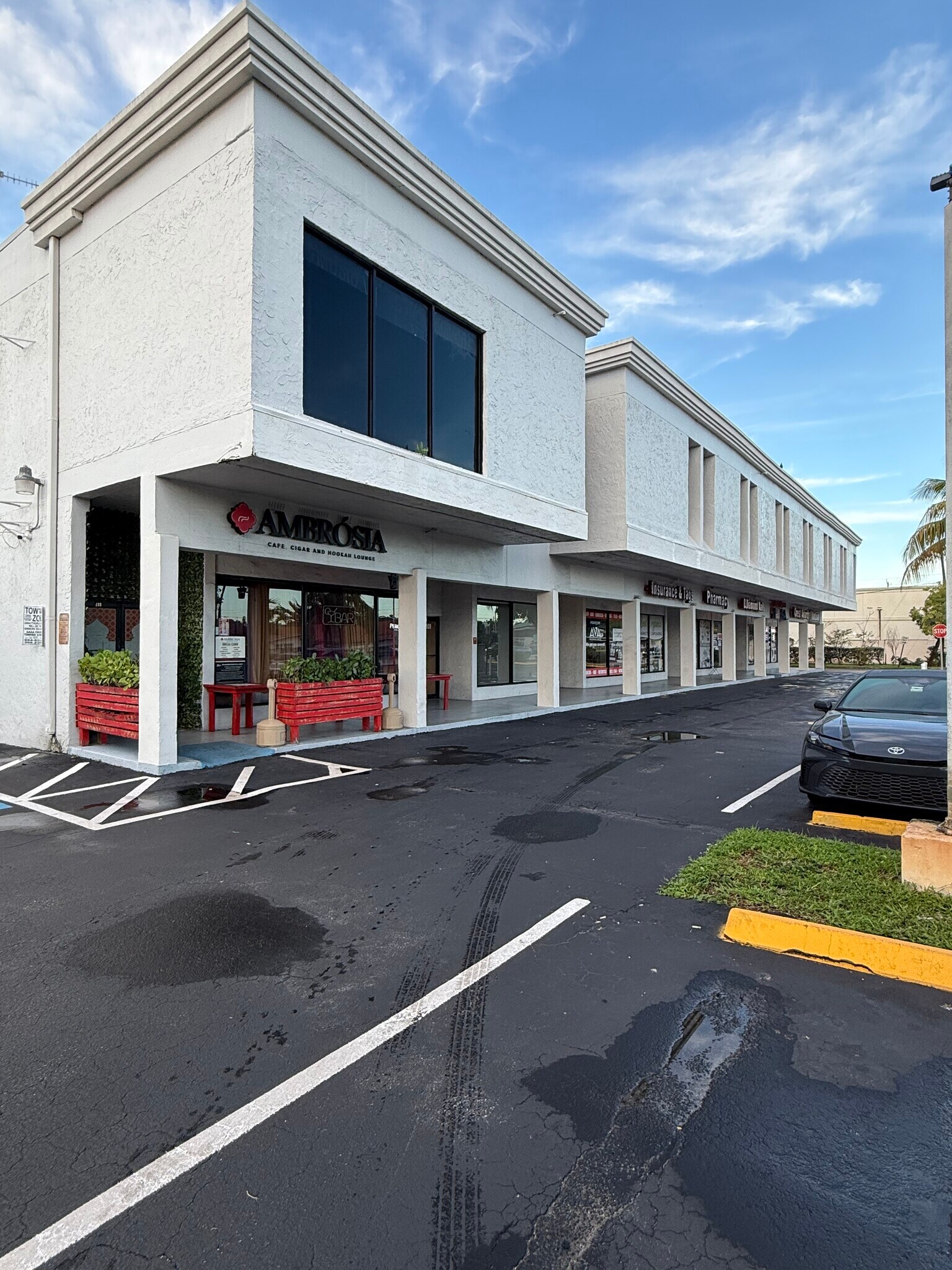 429 W Hallandale Beach Blvd, Hallandale, FL à louer Photo principale- Image 1 de 11