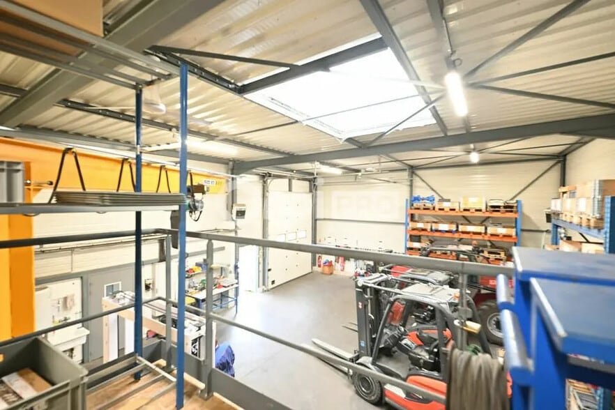 Flex in Chalon-sur-Saône for lease - Interior Photo - Image 3 of 8