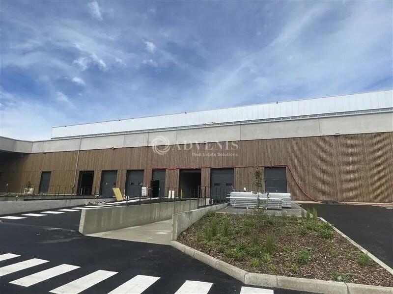 Industrial in Tremblay-en-France for lease Building Photo- Image 1 of 11