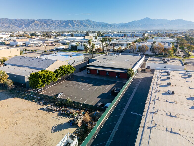1090 S Arrowhead Ave, San Bernardino, CA à vendre - Photo du bâtiment - Image 2 de 17