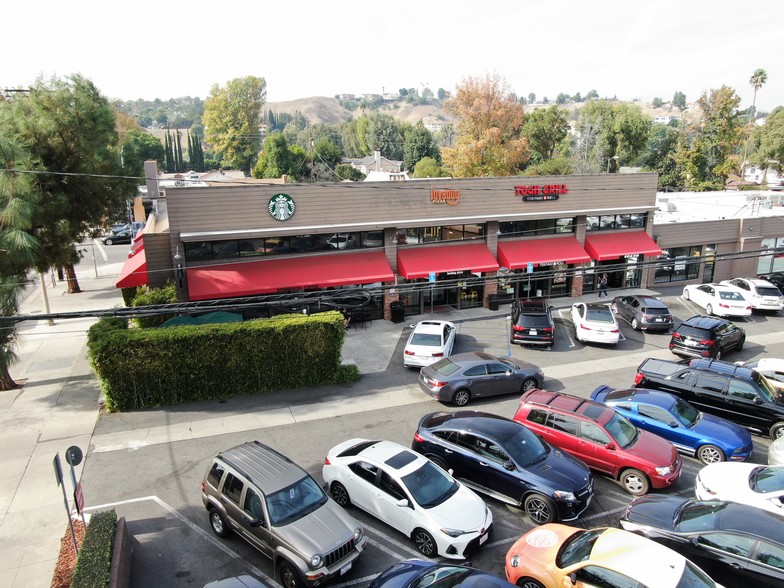 4900-4906 Topanga Canyon Blvd, Woodland Hills, CA à louer - Photo du bâtiment - Image 3 de 3