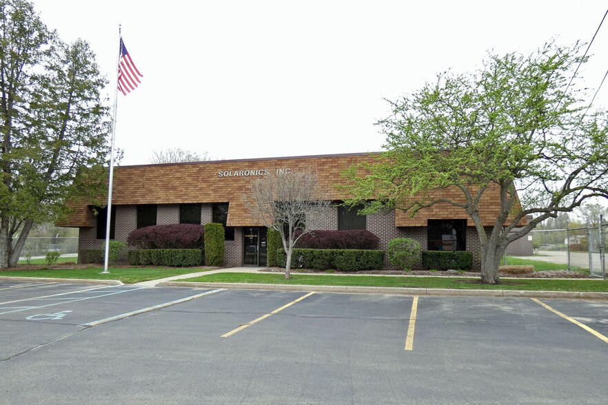 704 Woodward Ave, Rochester, MI à vendre - Photo du bâtiment - Image 2 de 3