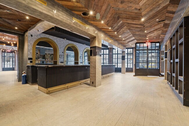 Plus de détails pour 12-23 Jackson Ave, Long Island City, NY - Commerce de détail à louer