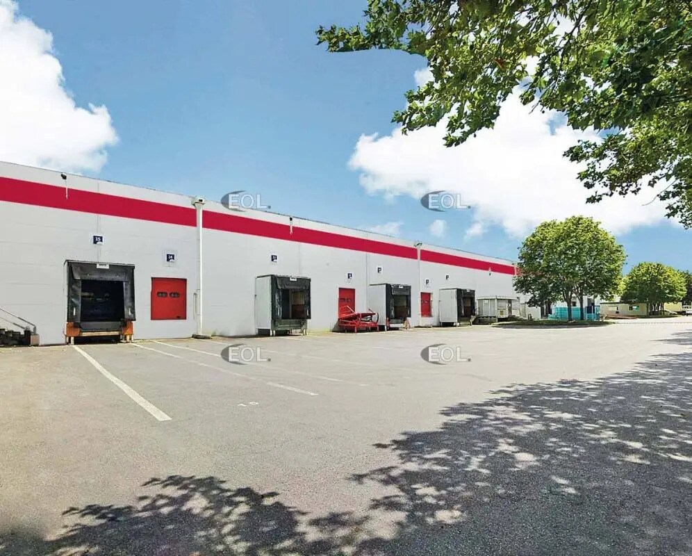 Industrial in Éragny for lease Building Photo- Image 1 of 11