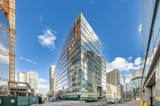 Plus de détails pour 24-01 44th Rd, Long Island City, NY - Bureau, Vente au détail à louer