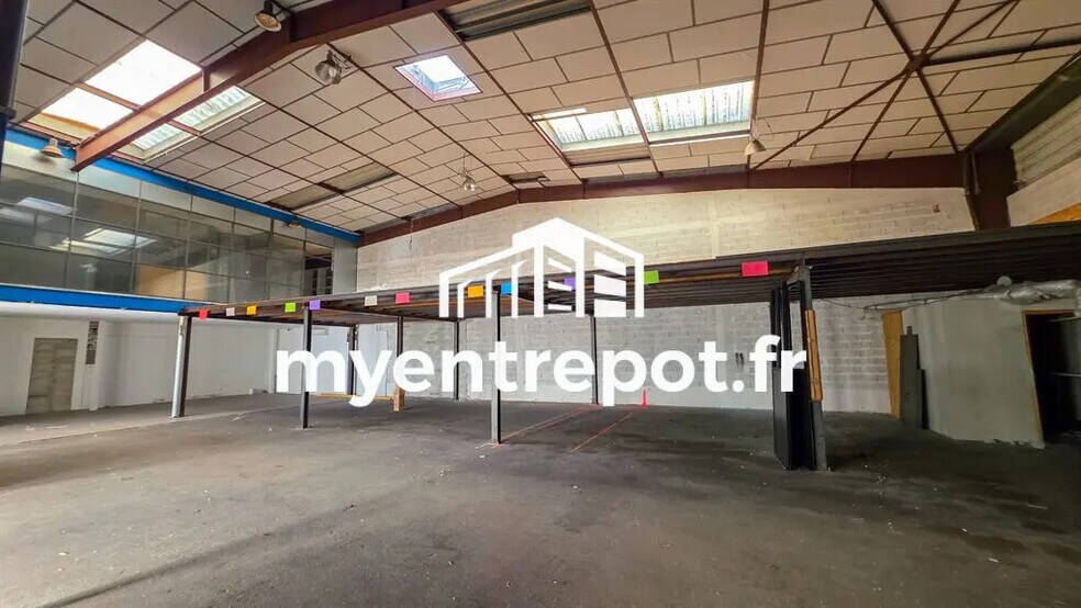 Flex in Vitrolles for lease - Interior Photo - Image 3 of 8