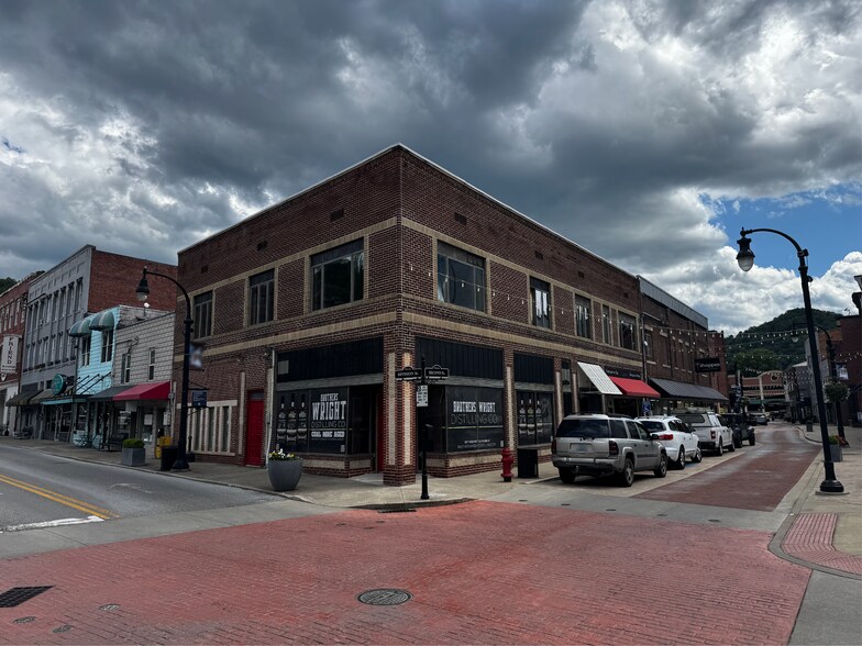 122 2nd St, Pikeville, KY à vendre - Photo principale - Image 2 de 7