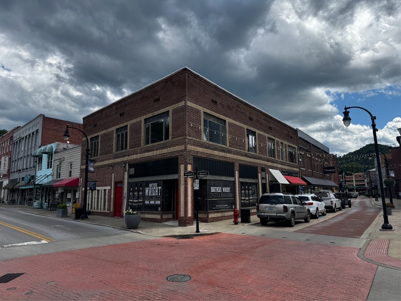 122 2nd St, Pikeville, KY for sale - Primary Photo - Image 1 of 7