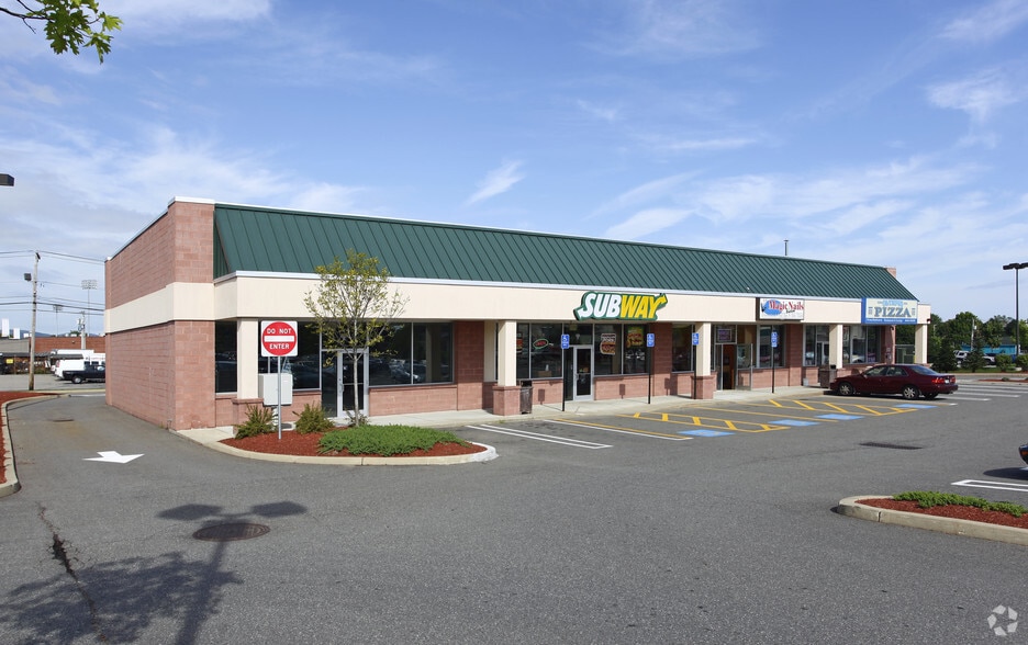 Manchester Marketplace portfolio of 5 properties for sale on LoopNet.ca - Building Photo - Image 2 of 5