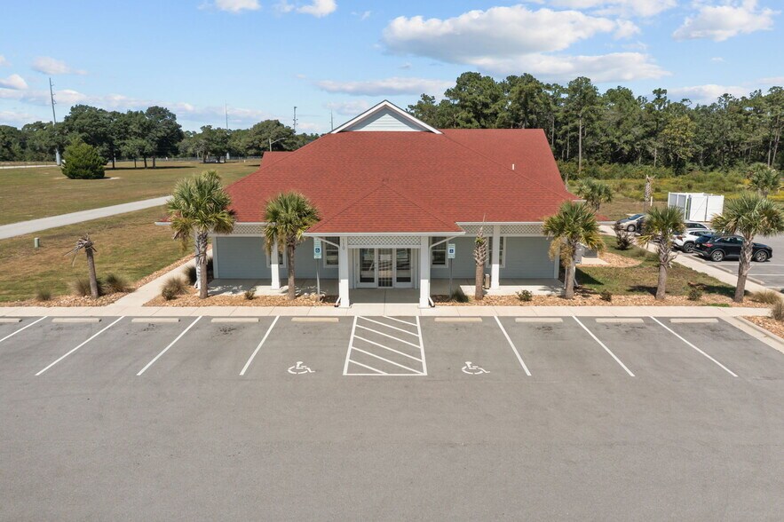 110 Golfin Dolphin Dr, Cape Carteret, NC à vendre - Photo du bâtiment - Image 3 de 86