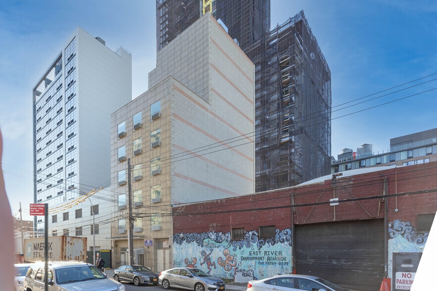 3858 12th St, Long Island City, NY for sale - Primary Photo - Image 1 of 20