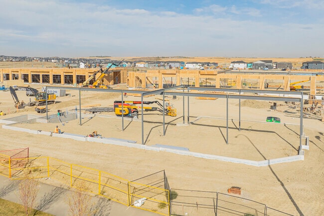 Plus de détails pour 11 Th St NE, Calgary, AB - Commerce de détail à louer