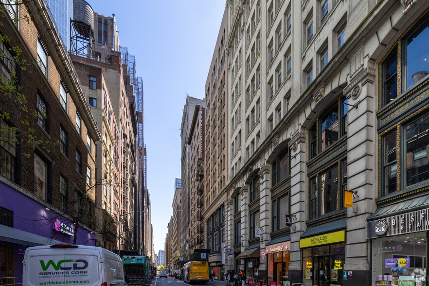 6 E 32nd St, New York, NY for lease - Building Photo - Image 2 of 4