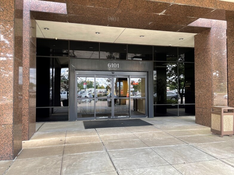 6101 S Broadway Ave, Tyler, TX for lease - Building Photo - Image 2 of 26