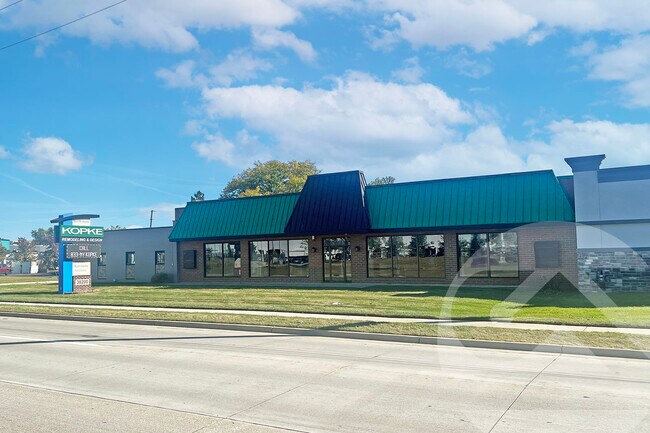 More details for 38200 Van Dyke Ave, Sterling Heights, MI - Retail for Sale