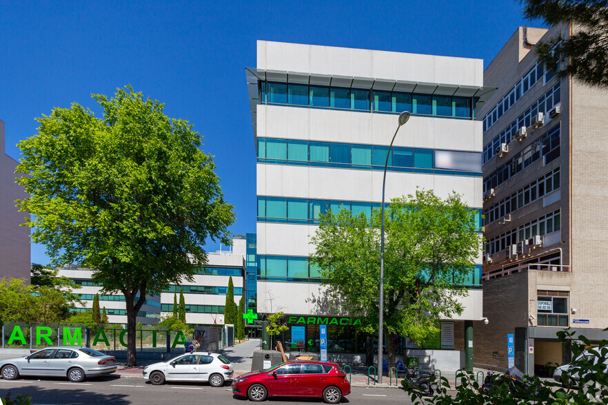 Avenida Institución Libre de Enseñanza, Madrid, Madrid for sale - Building Photo - Image 2 of 13