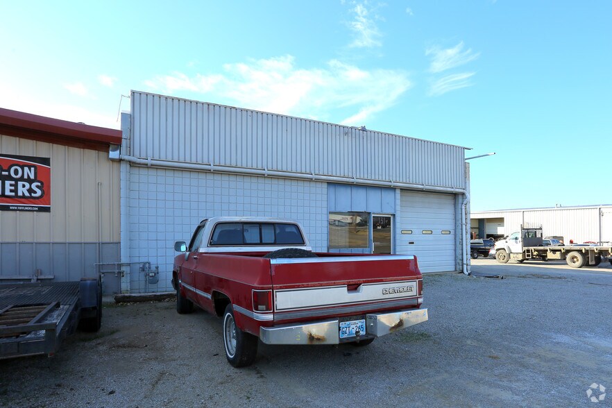 131 SE Cholwell Ave, Bartlesville, OK for sale - Building Photo - Image 2 of 15