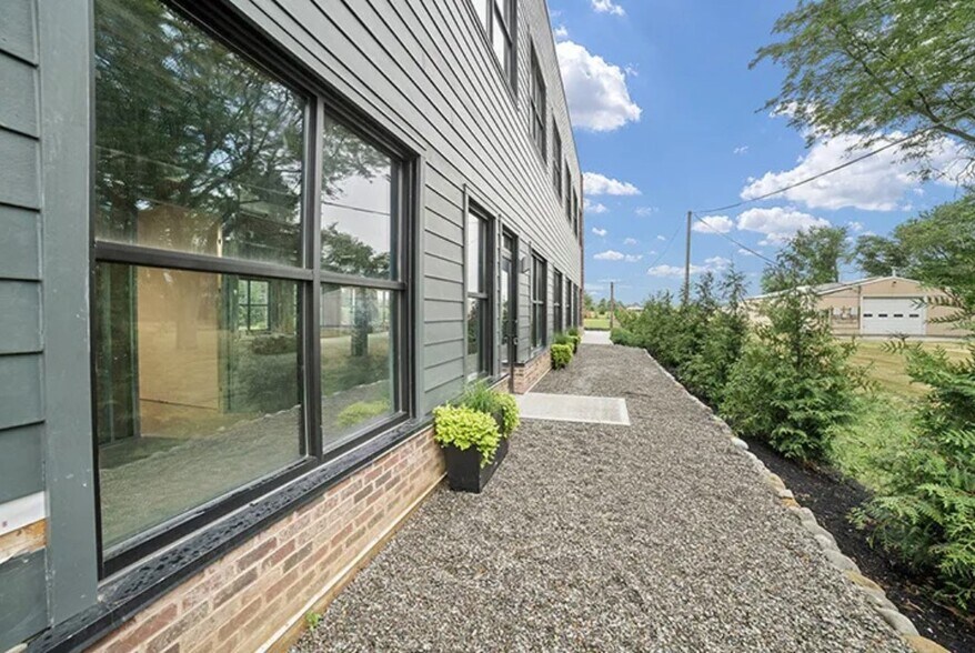 343 Princeton Hightstown Rd, East Windsor, NJ à vendre - Photo du bâtiment - Image 2 de 31