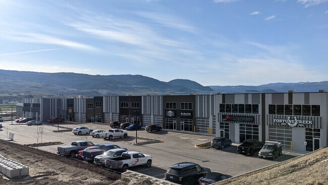 Plus de détails pour 2030 Matrix Cres, Kelowna, BC - Industriel à louer