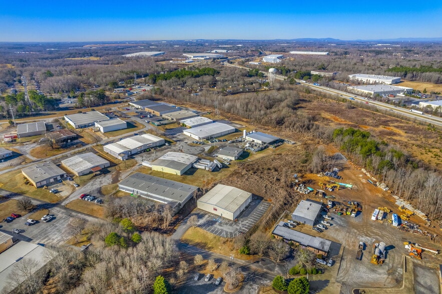 219 Northeast Dr, Spartanburg, SC à louer - Photo du bâtiment - Image 3 de 12