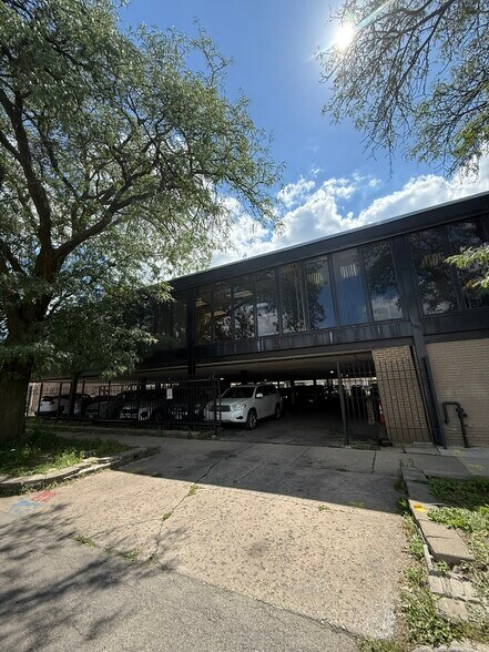 2715 N Central Ave, Chicago, IL à louer - Photo du bâtiment - Image 3 de 22