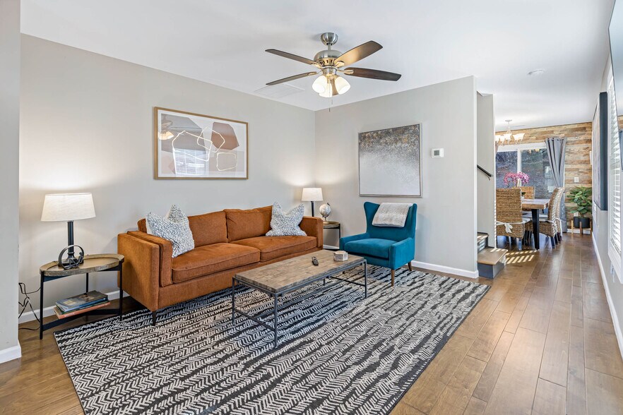 301-309, 312 Jenna Clare Lane portefeuille de 6 propriétés à vendre sur LoopNet.ca - Photo intérieure - Image 3 de 31