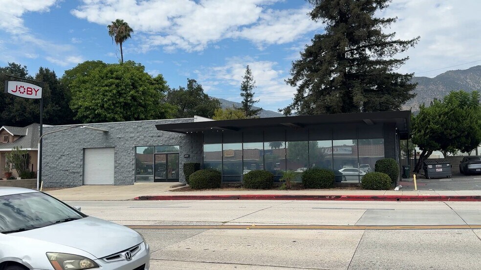 401-405 W Foothill Blvd, Monrovia, CA à vendre - Vidéo sur l’inscription commerciale - Image 2 de 28