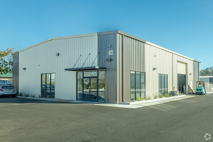 1370-1390 Vinci Ave, Sacramento, CA for lease - Building Photo - Image 2 of 8