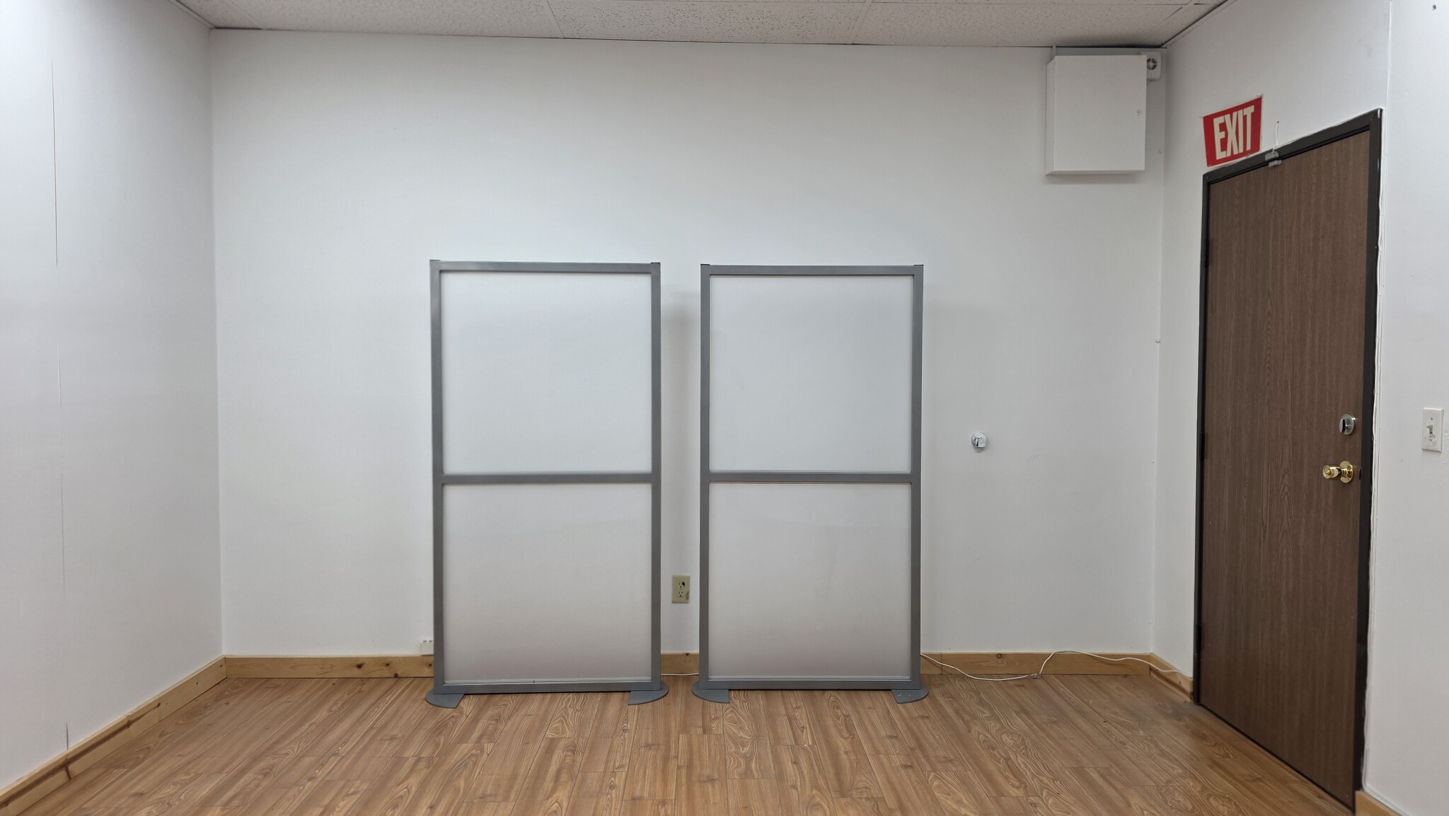 4711 Oakwood Ave, Los Angeles, CA for lease Building Photo- Image 1 of 5