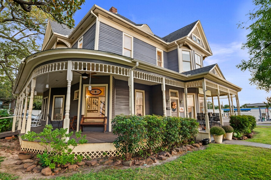 202 N Newsom St, Mineola, TX for sale - Building Photo - Image 2 of 40