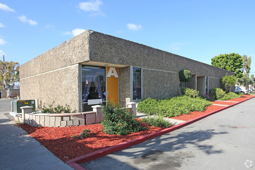 1040 S Raymond Ave, Fullerton, CA à louer - Photo principale - Image 2 de 18