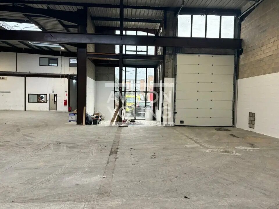 Flex in Le Thillay for lease Building Photo- Image 1 of 6