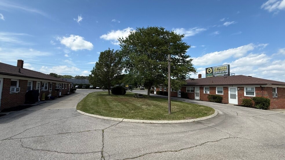 Tel Elm Portfolio portfolio of 3 properties for sale on LoopNet.ca - Building Photo - Image 3 of 17