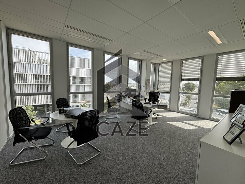 Office in Bordeaux for lease - Building Photo - Image 3 of 7