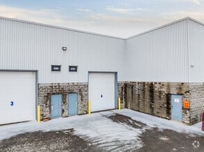 4293-4345 Des Laurentides (A-15) E, Laval, QC à louer Photo du bâtiment- Image 2 de 9