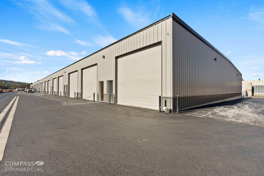 20485 NE Funner Pl, Bend, OR à vendre - Photo du bâtiment - Image 2 de 16