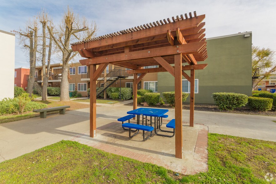 5900 Riza Ave, Sacramento, CA à vendre - Photo du bâtiment - Image 3 de 7