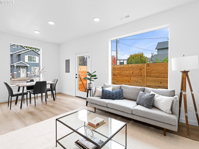 8424 Clay st, Portland, OR for sale - Building Photo - Image 3 of 17