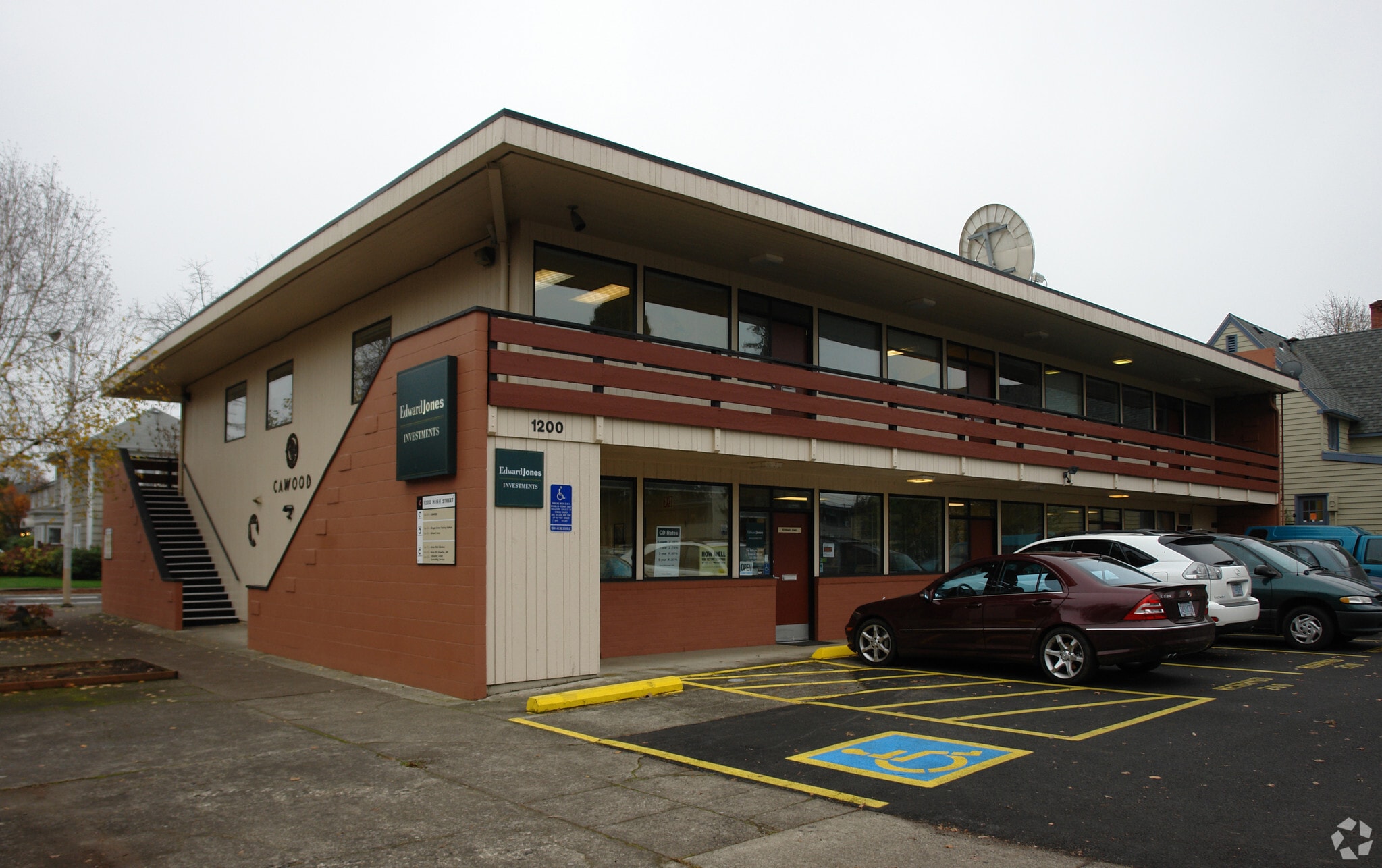 1200 High St, Eugene, OR à louer Photo principale- Image 1 de 8