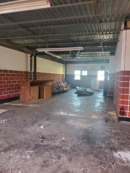 529 Sutter Ave, Brooklyn, NY for lease - Interior Photo - Image 2 of 43