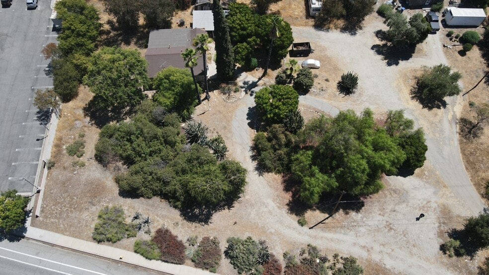 350 Claremont Blvd, Upland, CA à louer - Photo du bâtiment - Image 3 de 4