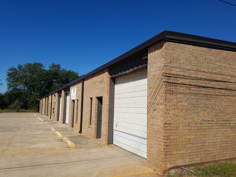 3815 Timms St, Tyler, TX for lease - Building Photo - Image 1 of 5