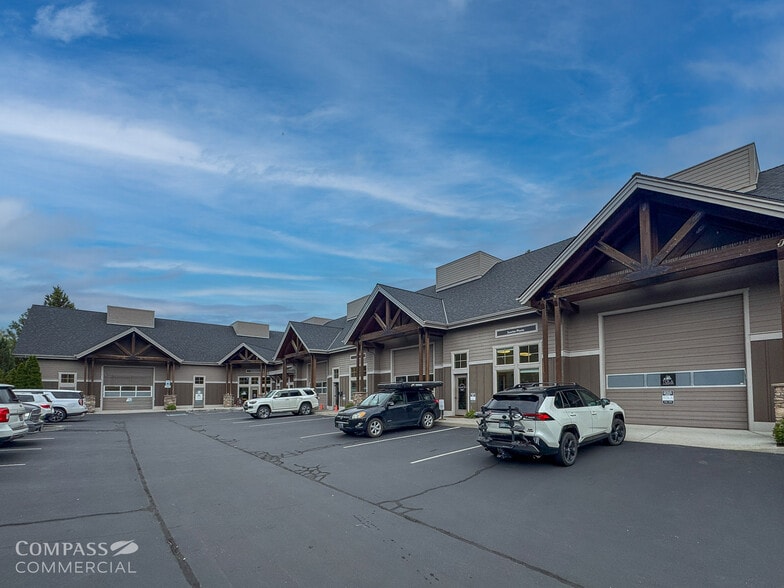 2797 NW Clearwater Dr, Bend, OR for lease - Building Photo - Image 2 of 2