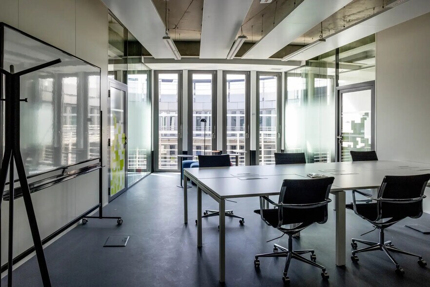 Office in Sarcelles for lease - Interior Photo - Image 2 of 3