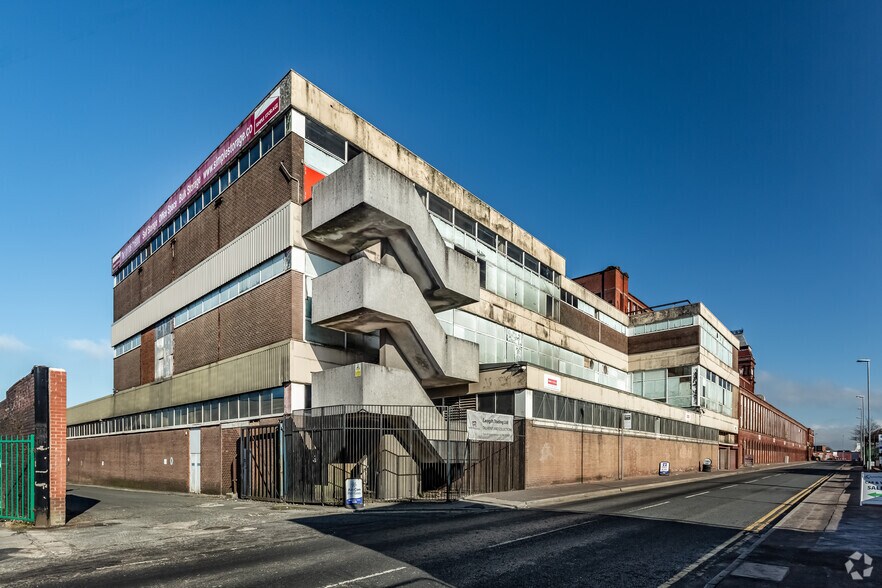 Queensway, Rochdale à louer - Photo du bâtiment - Image 3 de 4