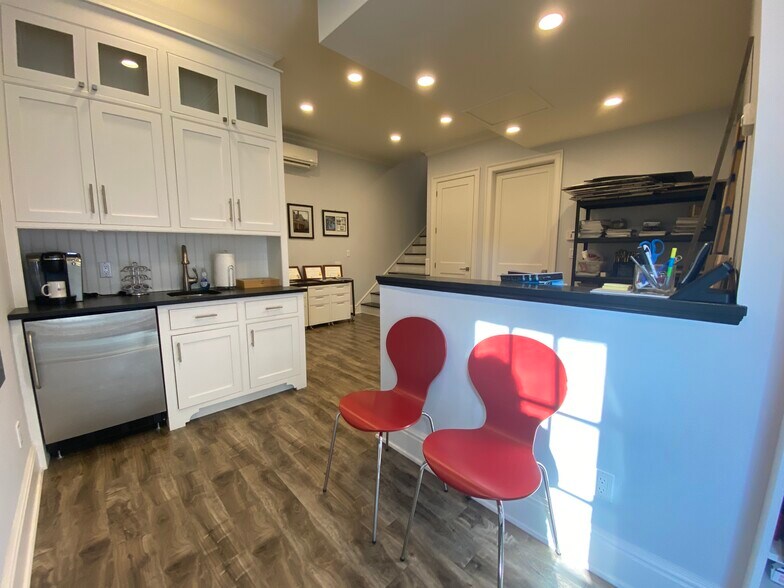 215 River Road Ext, Cos Cob, CT à louer - Photo intérieure - Image 2 de 17